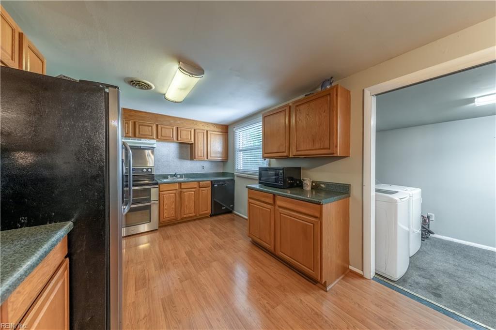 1429 Seward DR