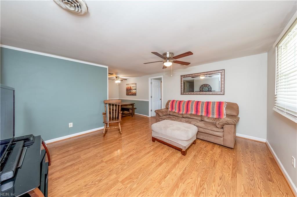 1429 Seward DR