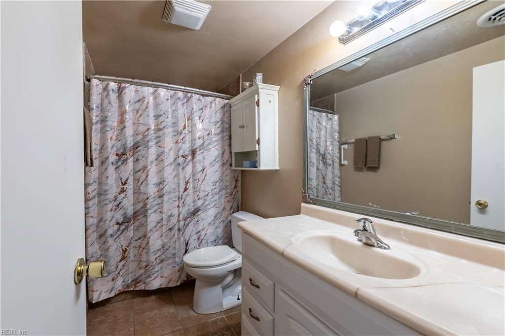 1429 Seward DR