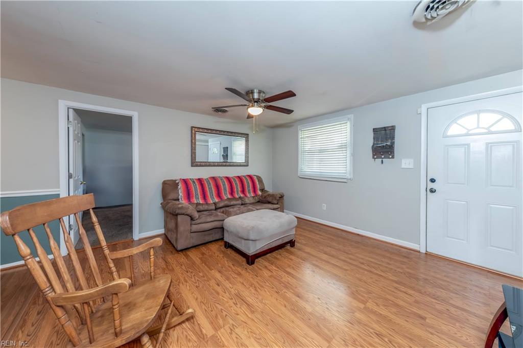 1429 Seward DR