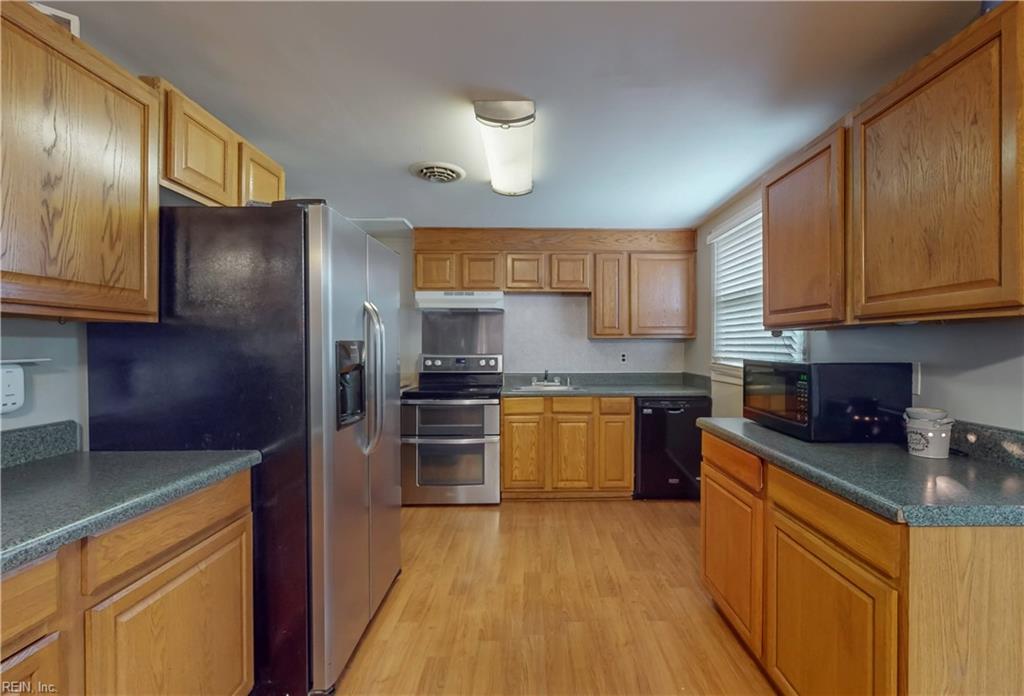 1429 Seward DR