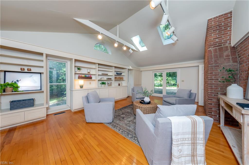 206 Kingswood DR