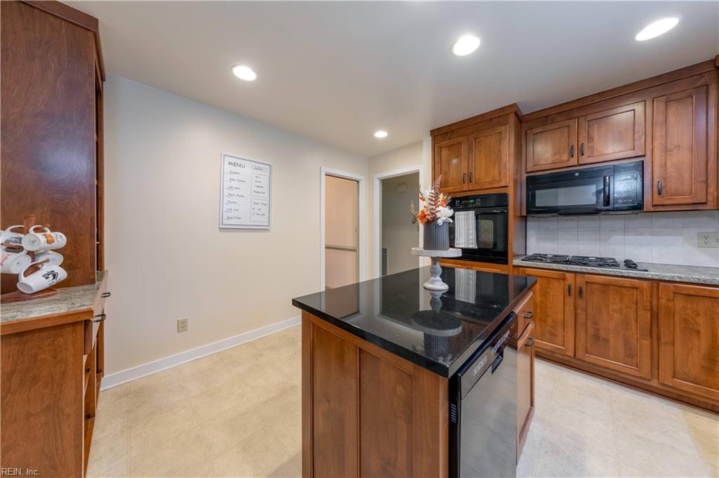206 Kingswood DR