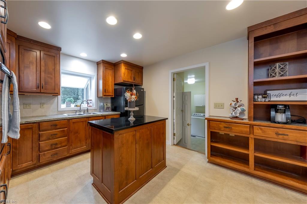 206 Kingswood DR