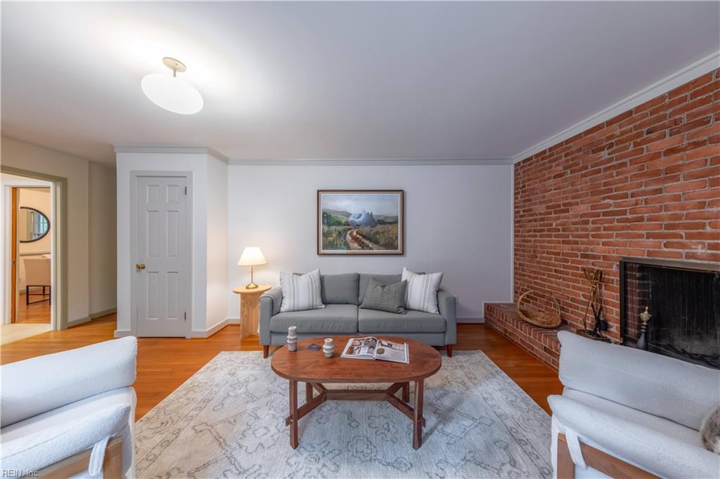 206 Kingswood DR