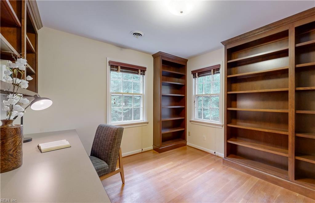 206 Kingswood DR