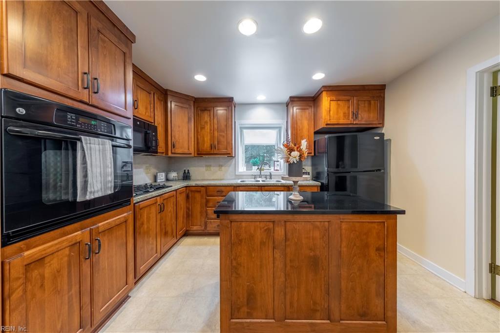206 Kingswood DR