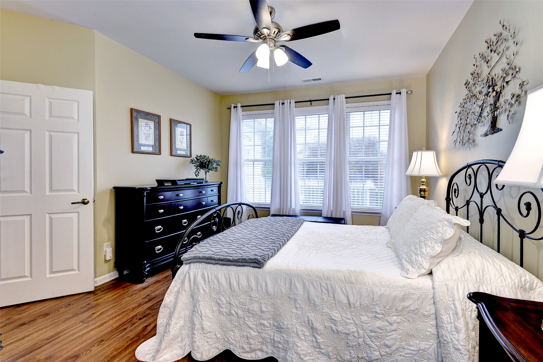 4301 Sprucemont