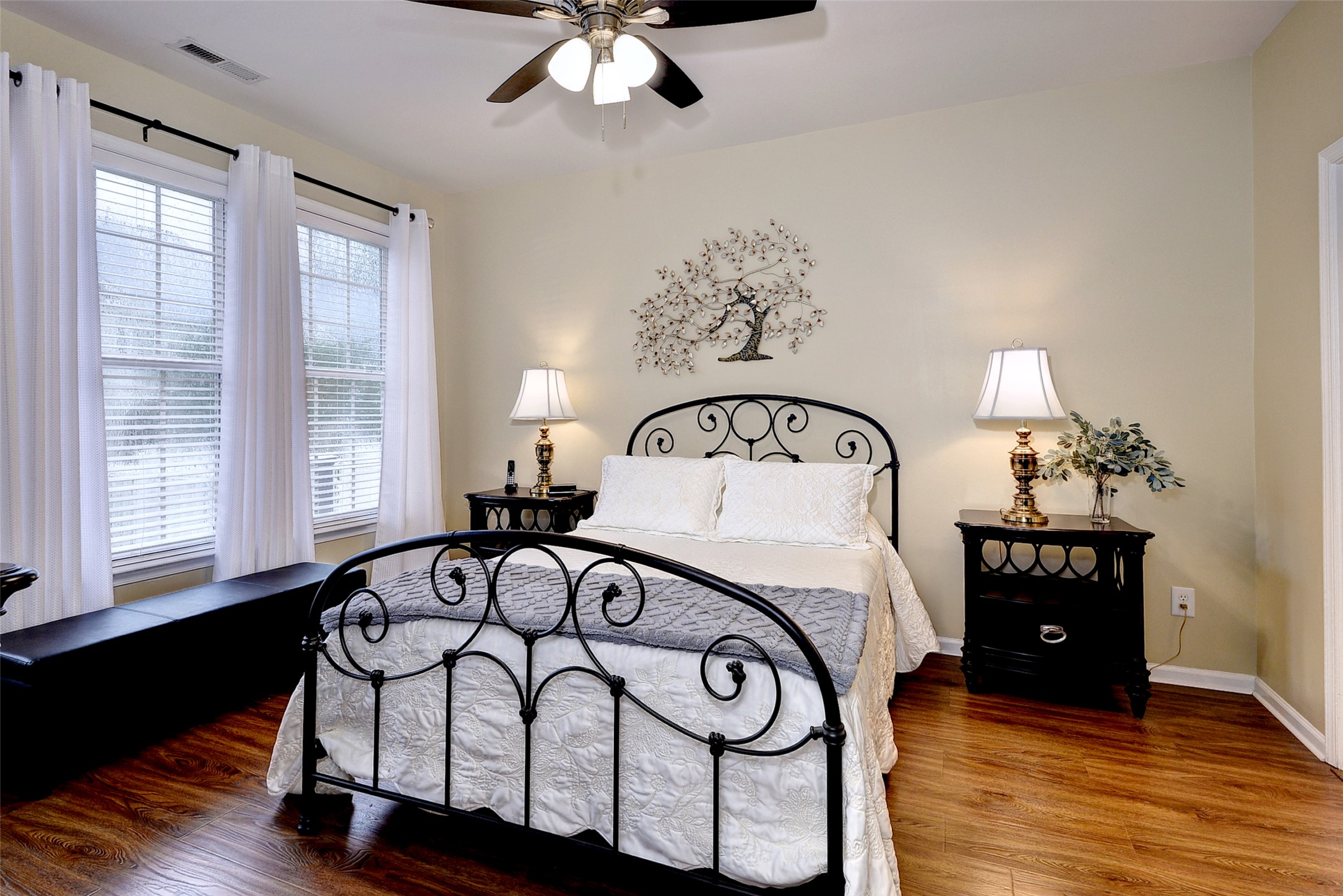 4301 Sprucemont