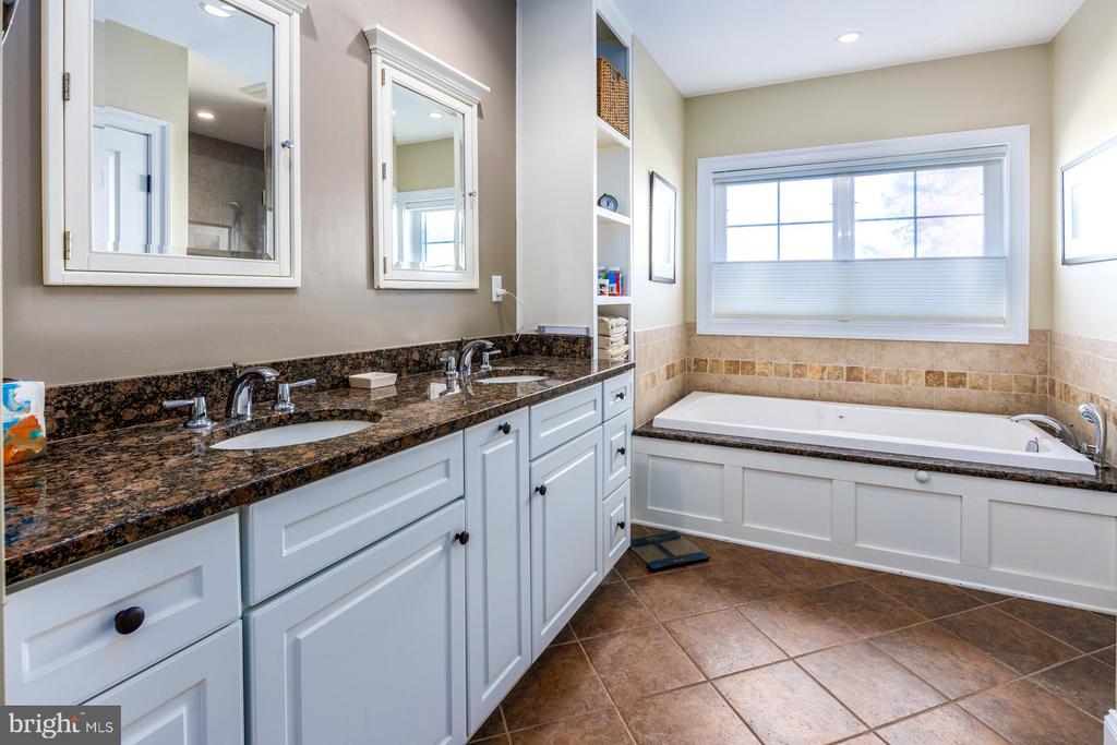 4903 MALLARD COVE