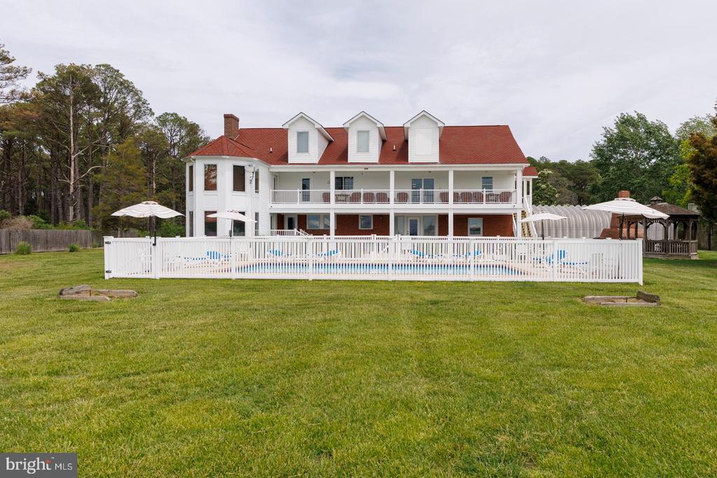 1313 BROADVIEW DRIVE