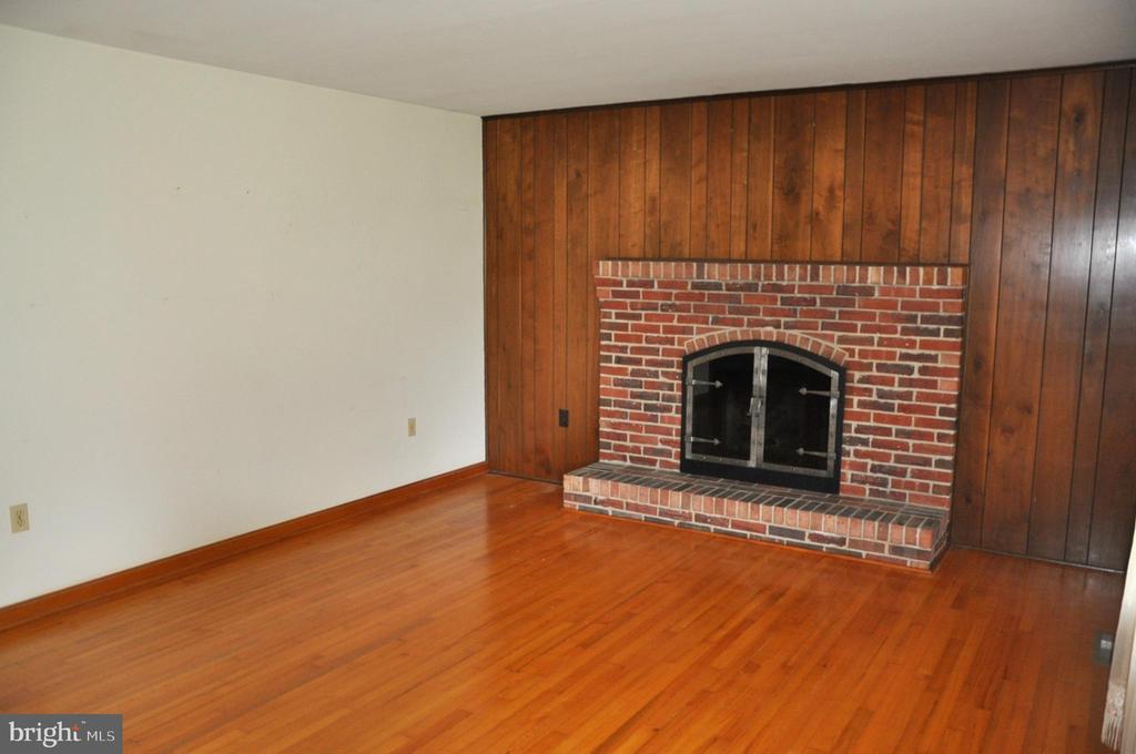 3202 HOLLY LANE