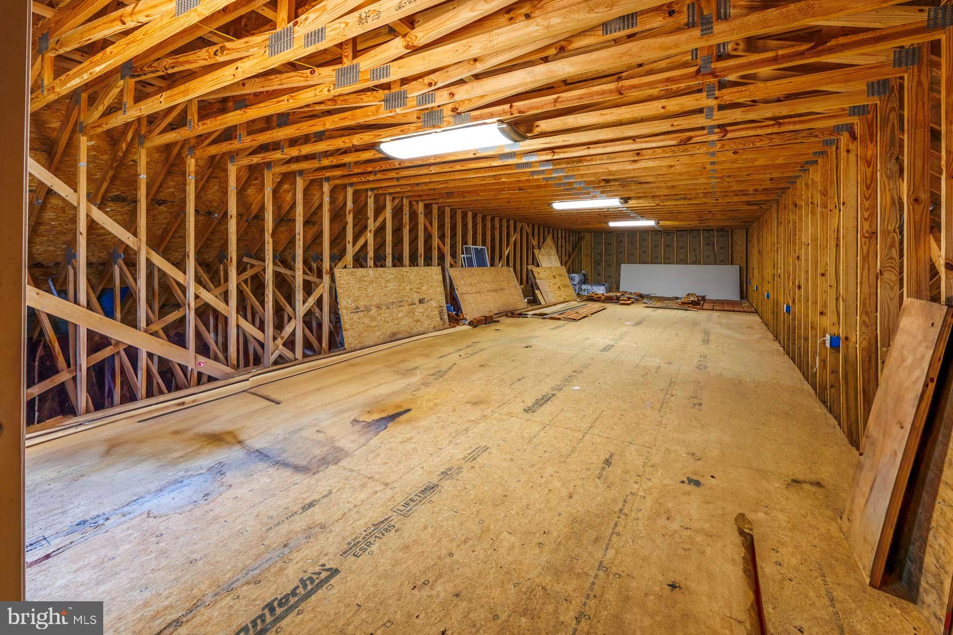 2208 HORNS POINT ROAD