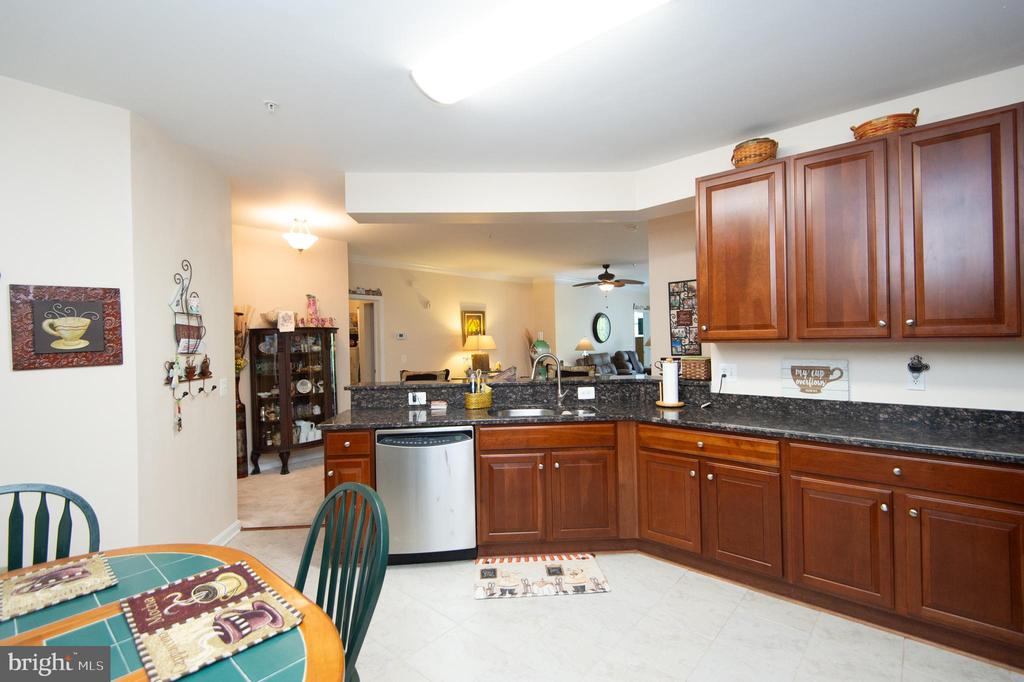 700 CATTAIL COVE Unit: 212