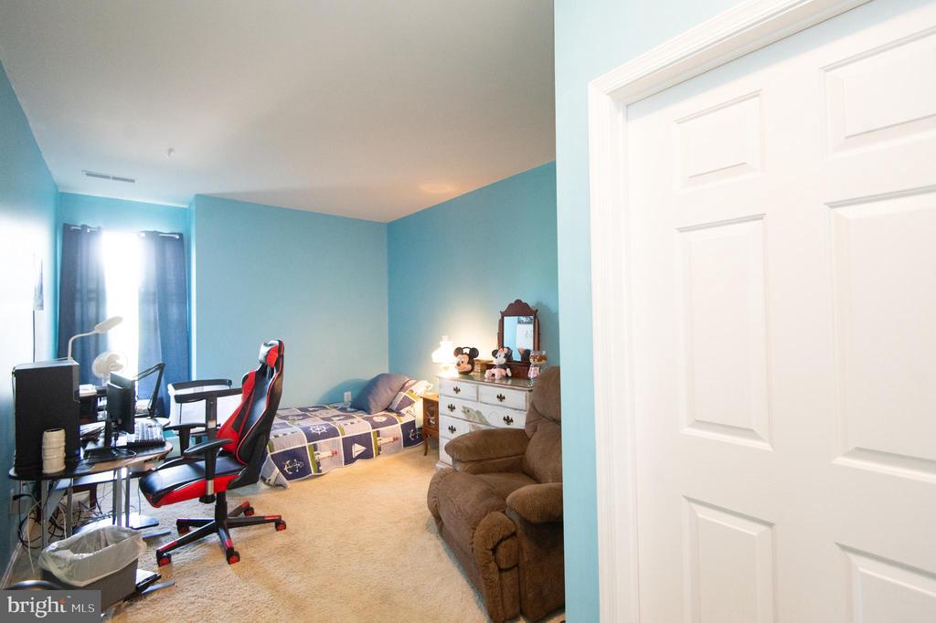 700 CATTAIL COVE Unit: 212