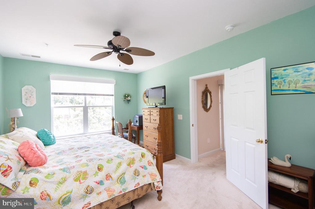 700 CATTAIL COVE Unit: 212