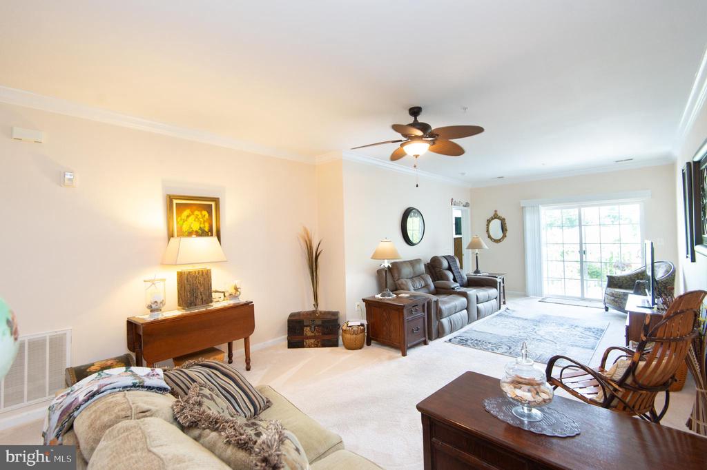 700 CATTAIL COVE Unit: 212