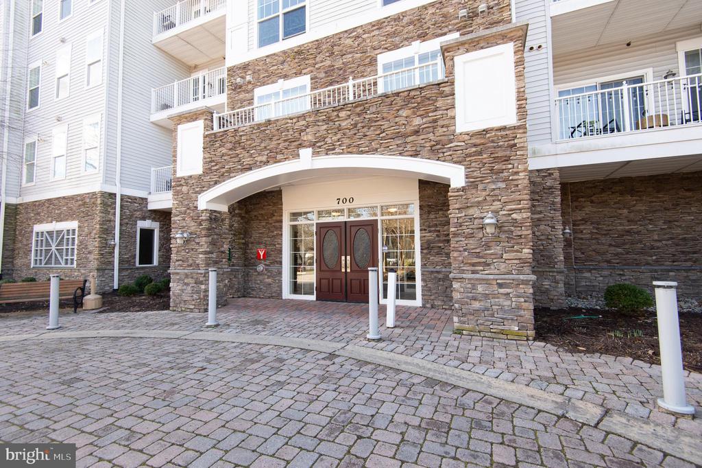 700 CATTAIL COVE Unit: 212