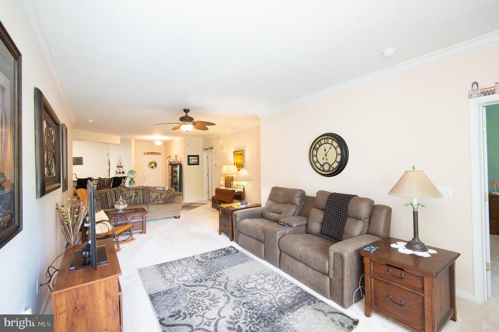 700 CATTAIL COVE Unit: 212