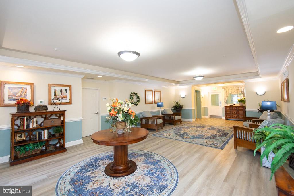 700 CATTAIL COVE Unit: 212