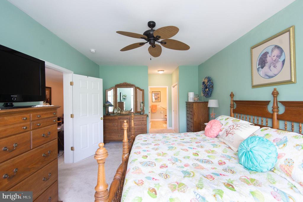700 CATTAIL COVE Unit: 212