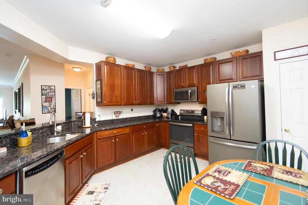 700 CATTAIL COVE Unit: 212