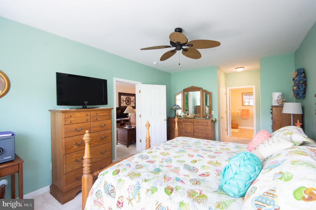 700 CATTAIL COVE Unit: 212