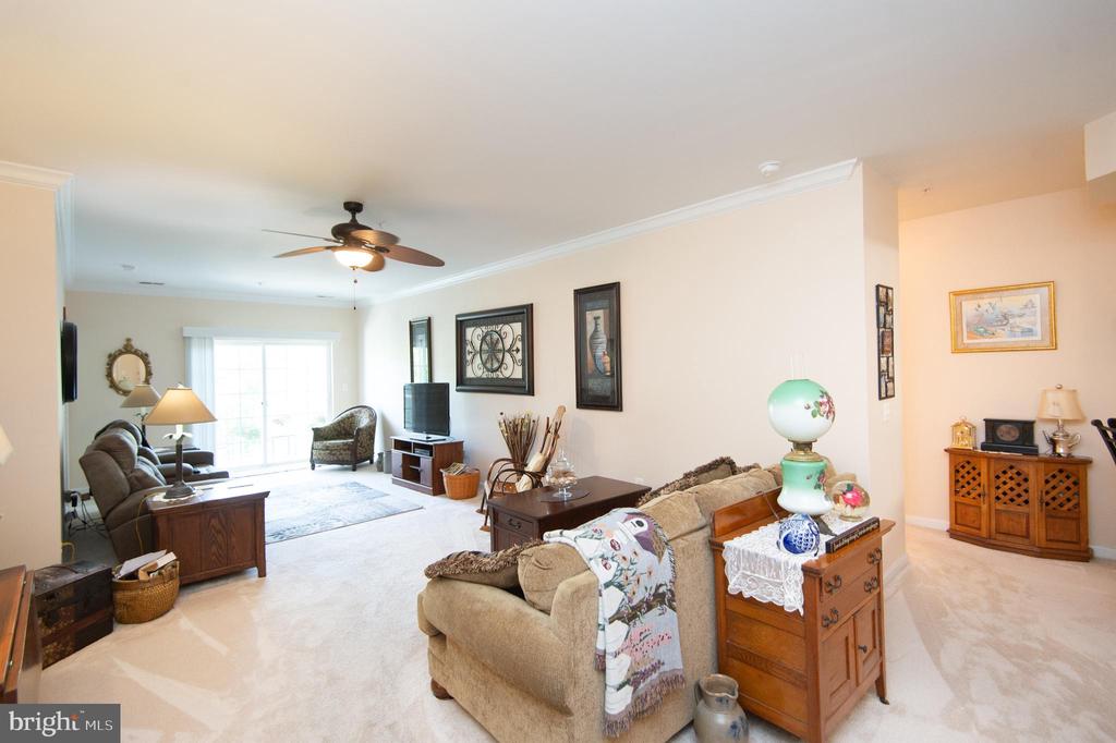 700 CATTAIL COVE Unit: 212