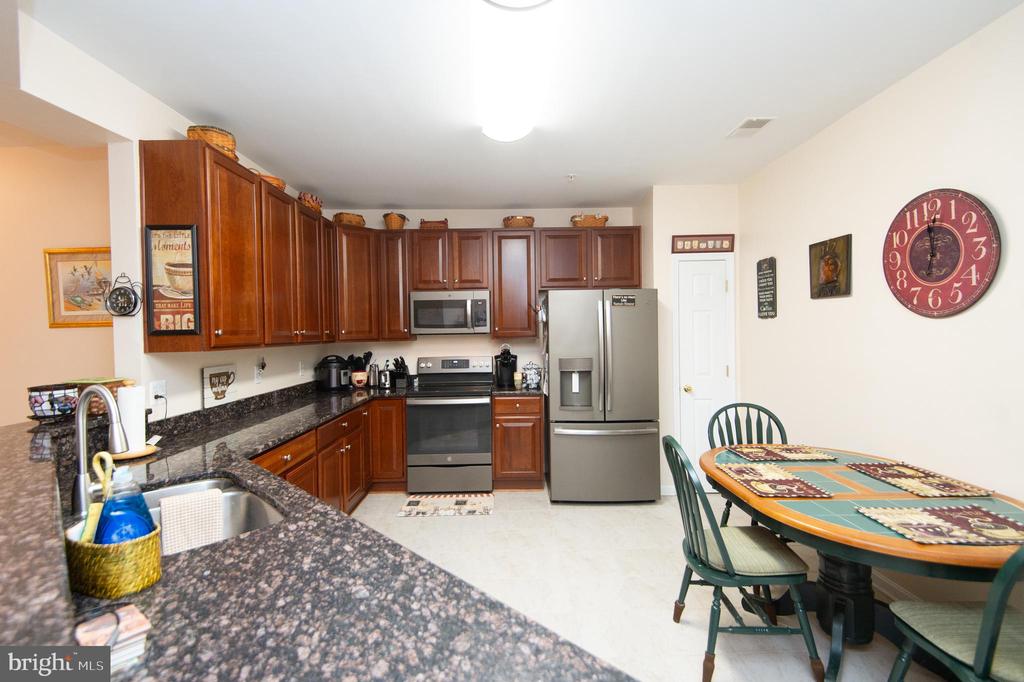 700 CATTAIL COVE Unit: 212