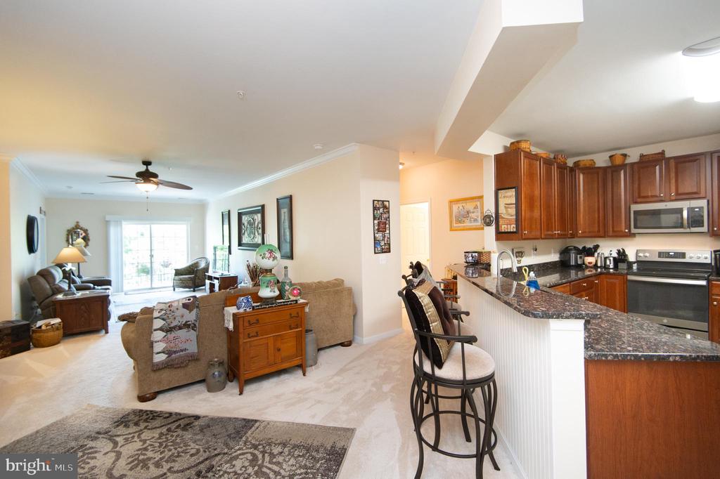 700 CATTAIL COVE Unit: 212
