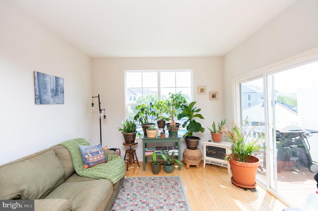329 SHIPYARD DRIVE Unit: 73