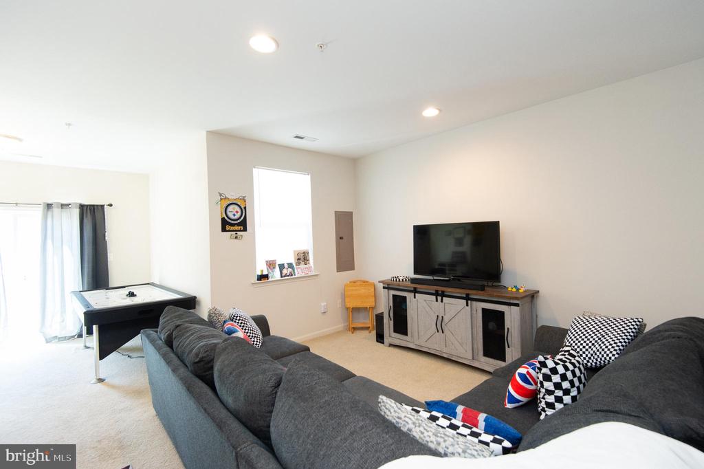 329 SHIPYARD DRIVE Unit: 73