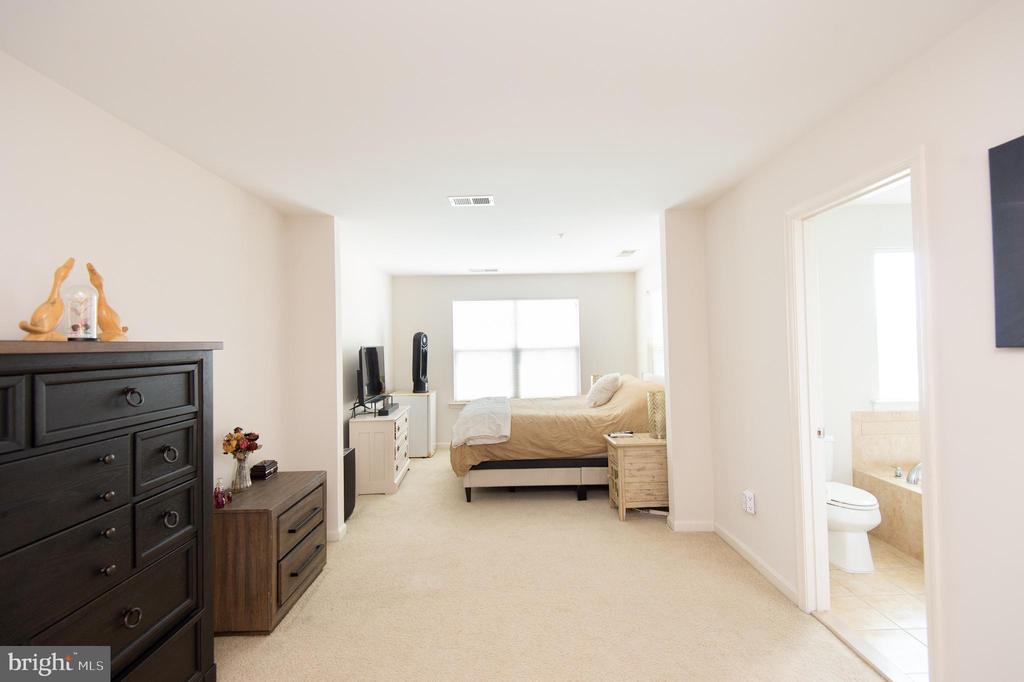 329 SHIPYARD DRIVE Unit: 73