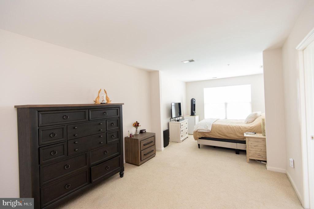 329 SHIPYARD DRIVE Unit: 73