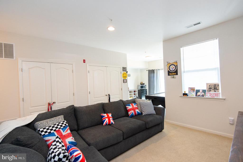 329 SHIPYARD DRIVE Unit: 73