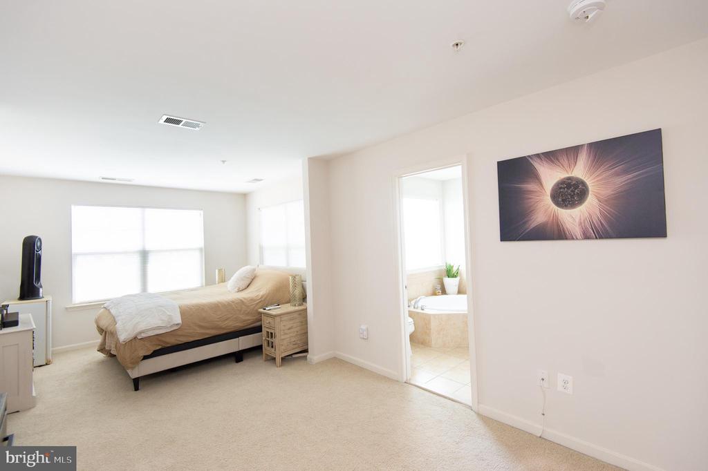 329 SHIPYARD DRIVE Unit: 73