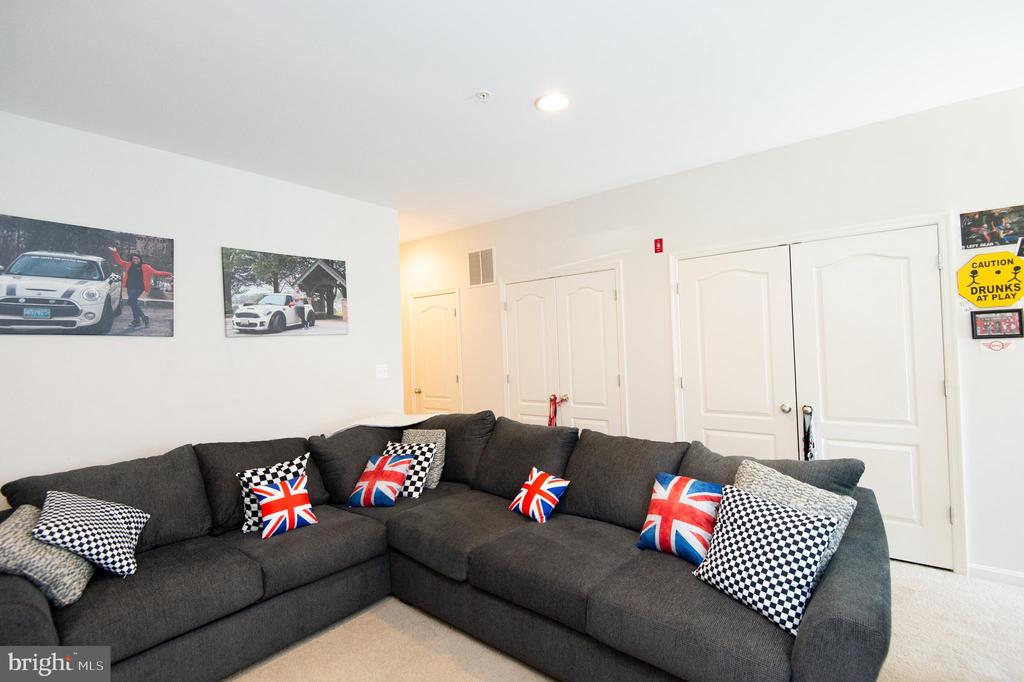329 SHIPYARD DRIVE Unit: 73