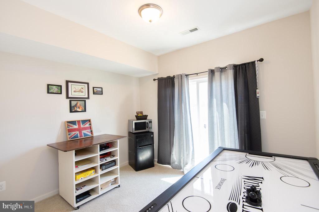 329 SHIPYARD DRIVE Unit: 73