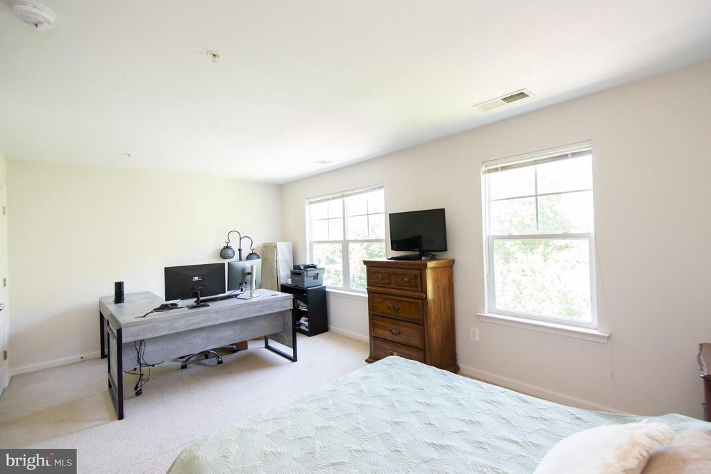 329 SHIPYARD DRIVE Unit: 73