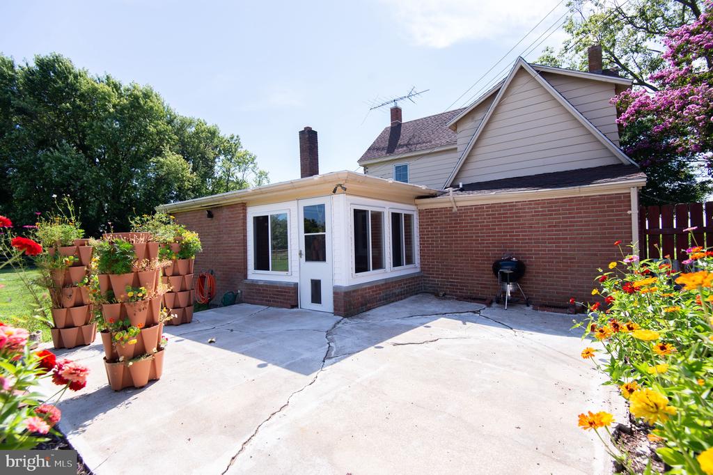 885 HUDSON ROAD