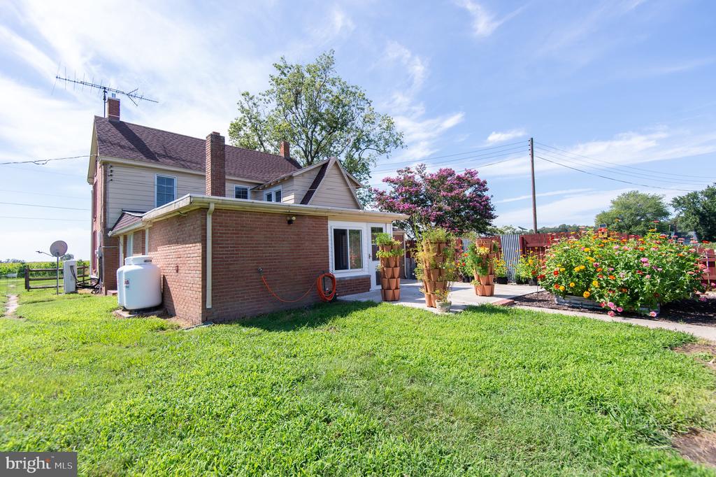 885 HUDSON ROAD