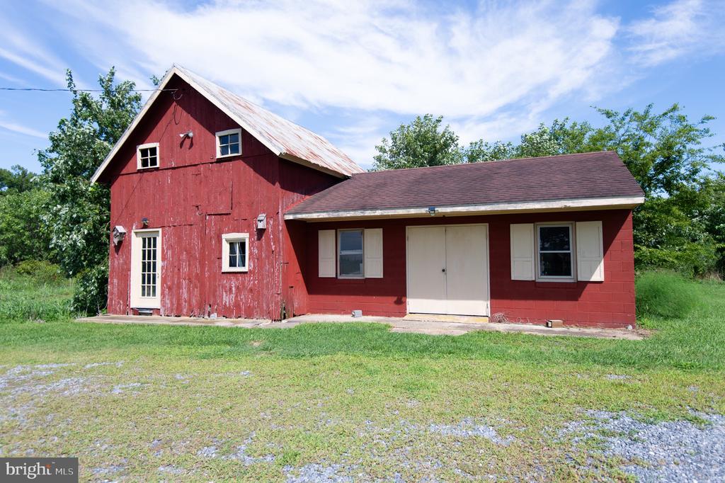 885 HUDSON ROAD