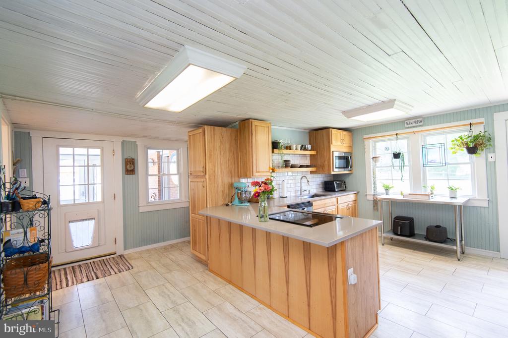885 HUDSON ROAD