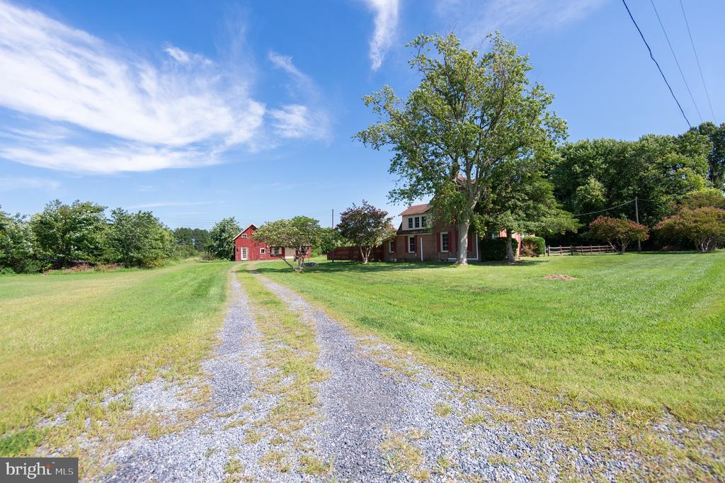 885 HUDSON ROAD