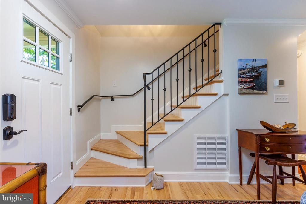 295 BAY STREET 4