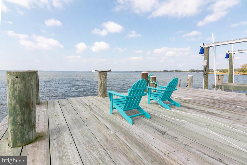 1724 FERRY POINT COURT