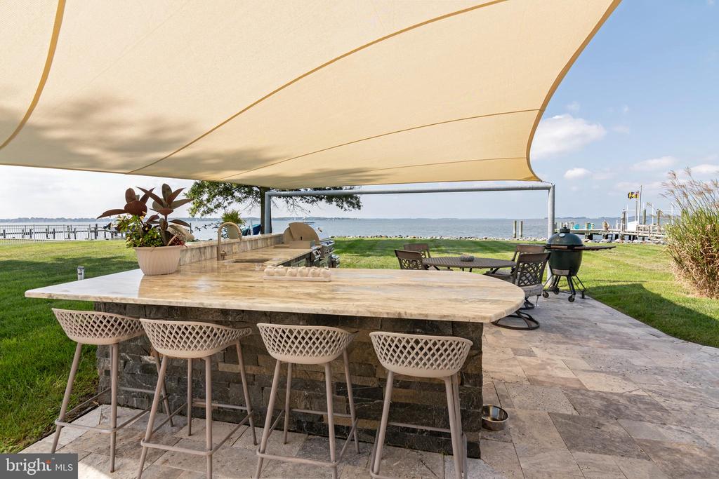 1724 FERRY POINT COURT