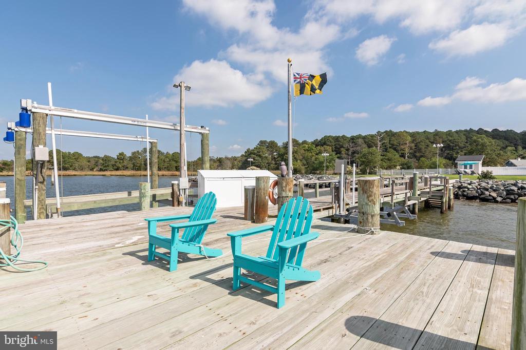 1724 FERRY POINT COURT