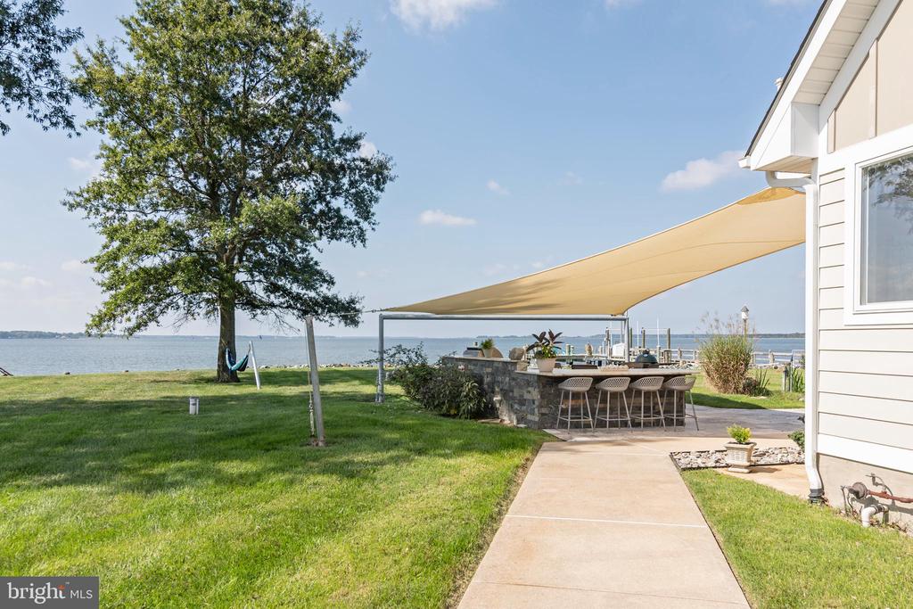 1724 FERRY POINT COURT