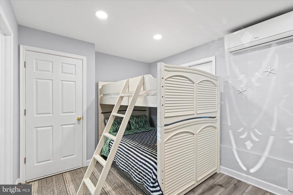 121 70TH STREET Unit: 4